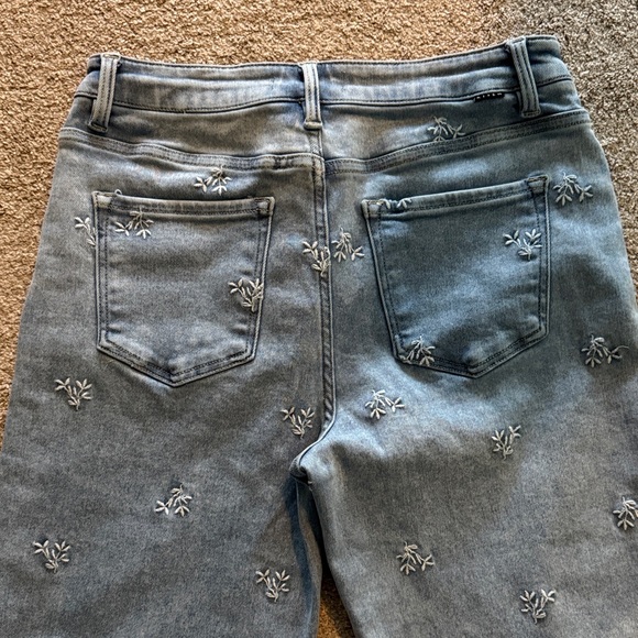 Stylish Embroidered Blue Jeans - Picture 3 of 8